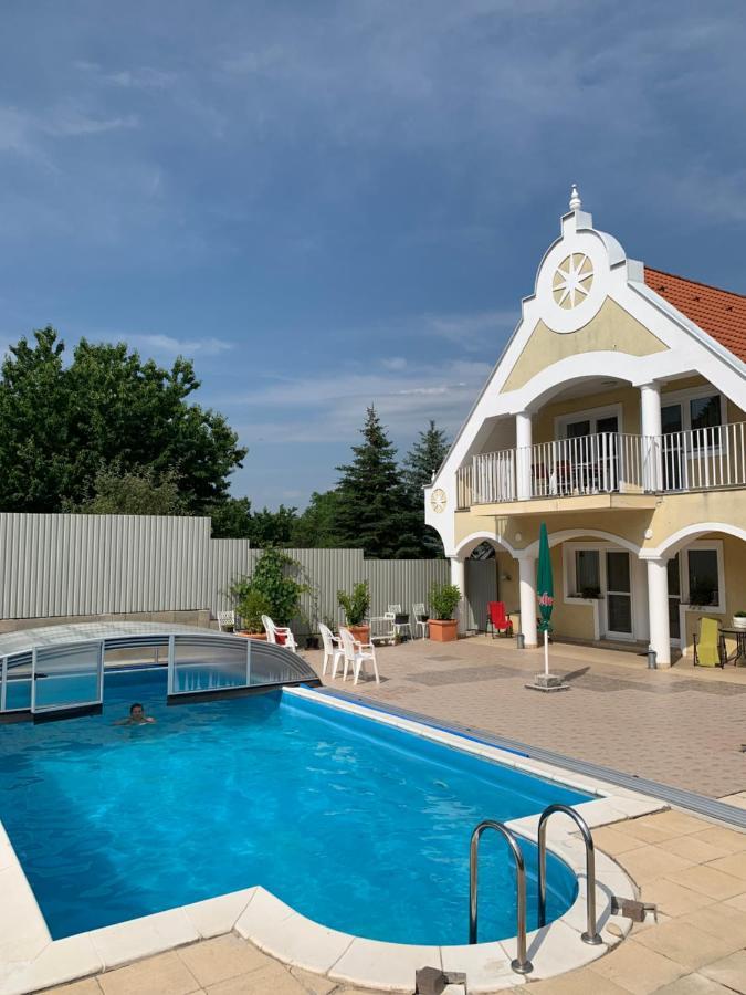 Lilium Villa เฮวิซ ภายนอก รูปภาพ