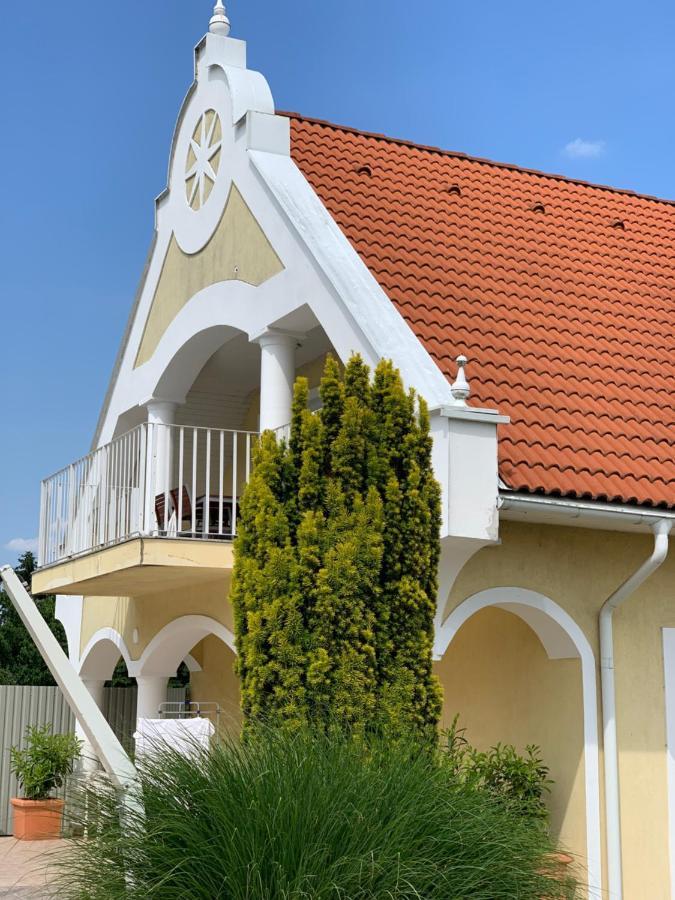 Lilium Villa เฮวิซ ภายนอก รูปภาพ